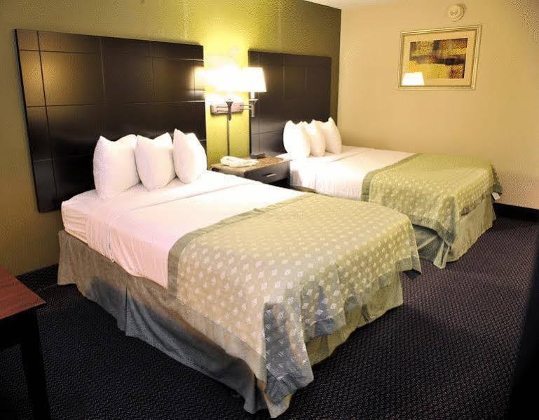 Hotel Ramada By Wyndham Newburgh/West Point Exteriér fotografie