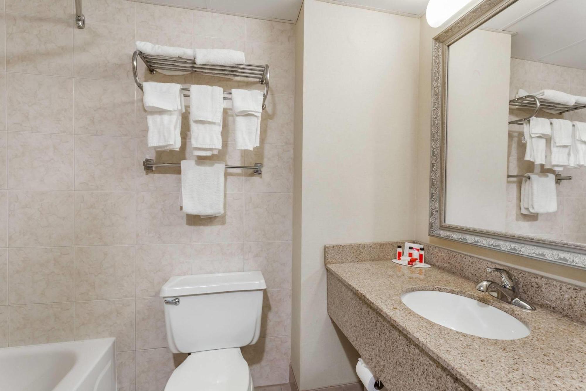 Hotel Ramada By Wyndham Newburgh/West Point Exteriér fotografie